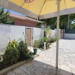 Konukevi Arli&eris Avlonya